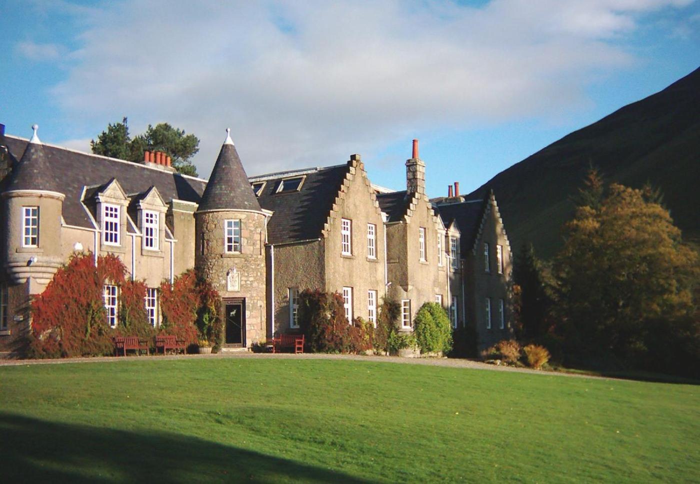 Dalmunzie Castle Hotel Glenshee Екстериор снимка
