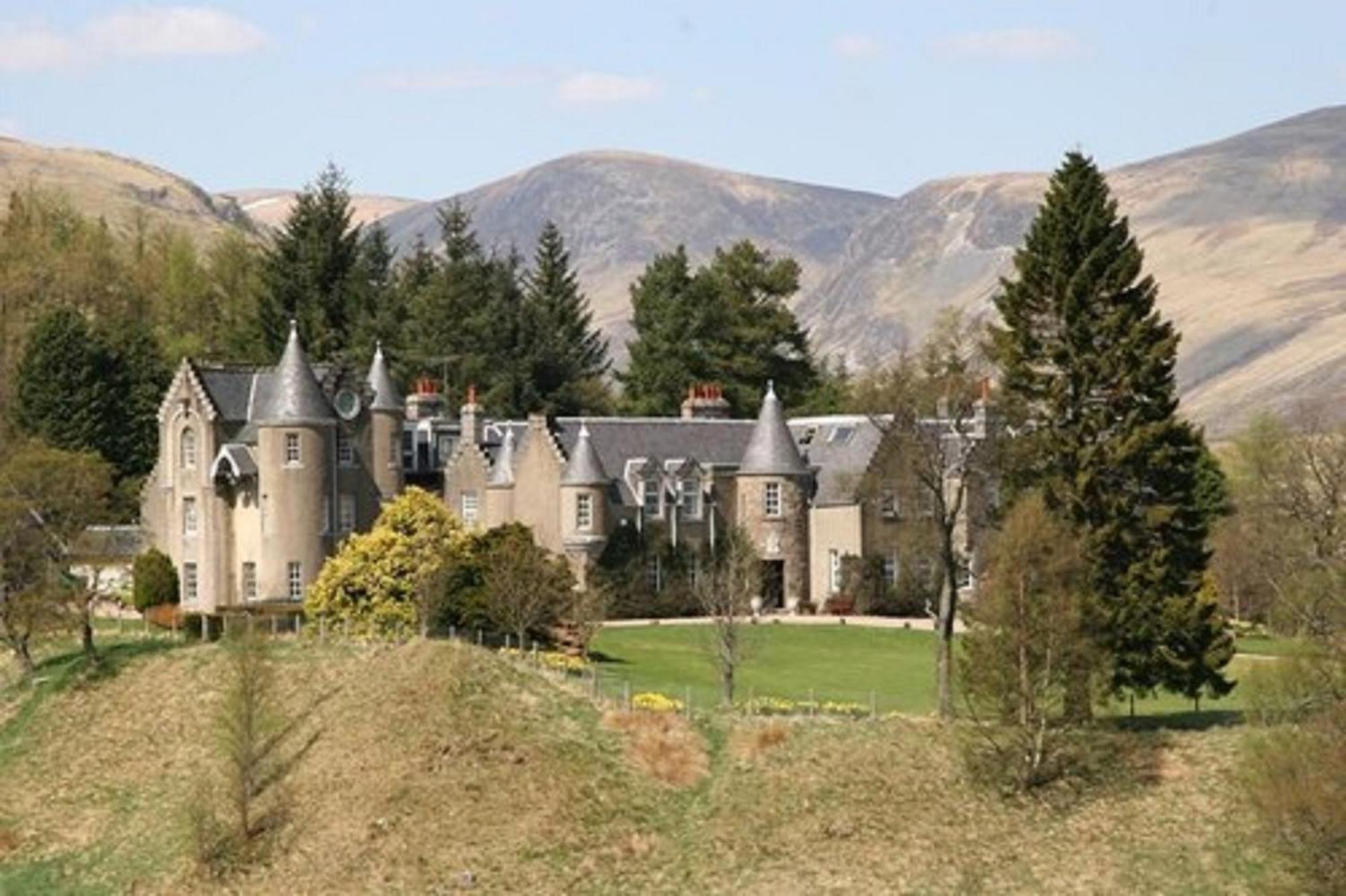 Dalmunzie Castle Hotel Glenshee Екстериор снимка